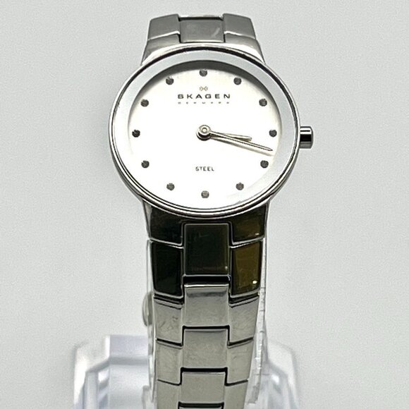 Skagen Denmark Round Silver Ladies watch Working - Picture 1 of 8